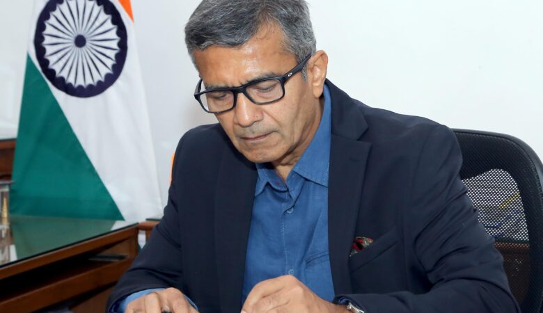 Shri Rajesh Kumar Singh assumes the office of Defence Secretary